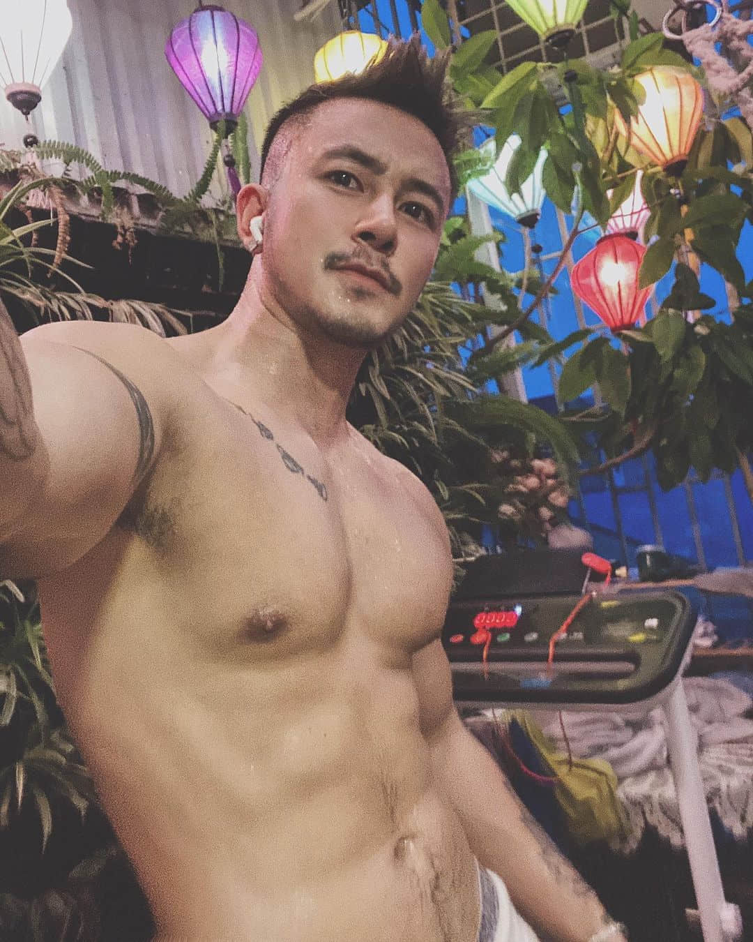 周一品肌肉|男友力爆棚的宽肩厚胸!越南王阳明:Zind Lee-NICEGAY