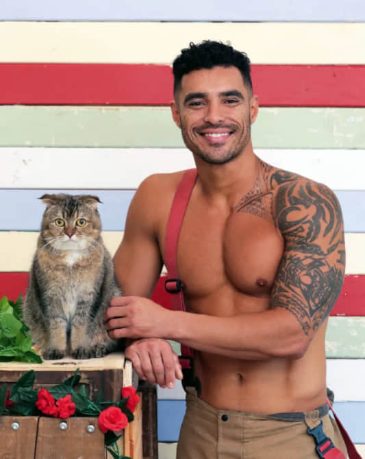 撩欲胸肌紧拥庄园萌宠 2022澳洲猛男消防员月历来了!-NICEGAY