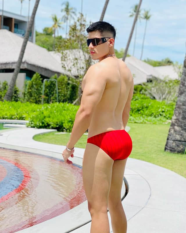 周一品肌肉|泰国阳光猛男好性感!红色内裤激发内心深层慾望:Seth Patrick-NICEGAY