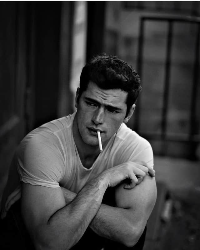 周一品肌肉|深邃眼神锁定你!美国金城武填满你心中空位:Sean O'Pry-NICEGAY