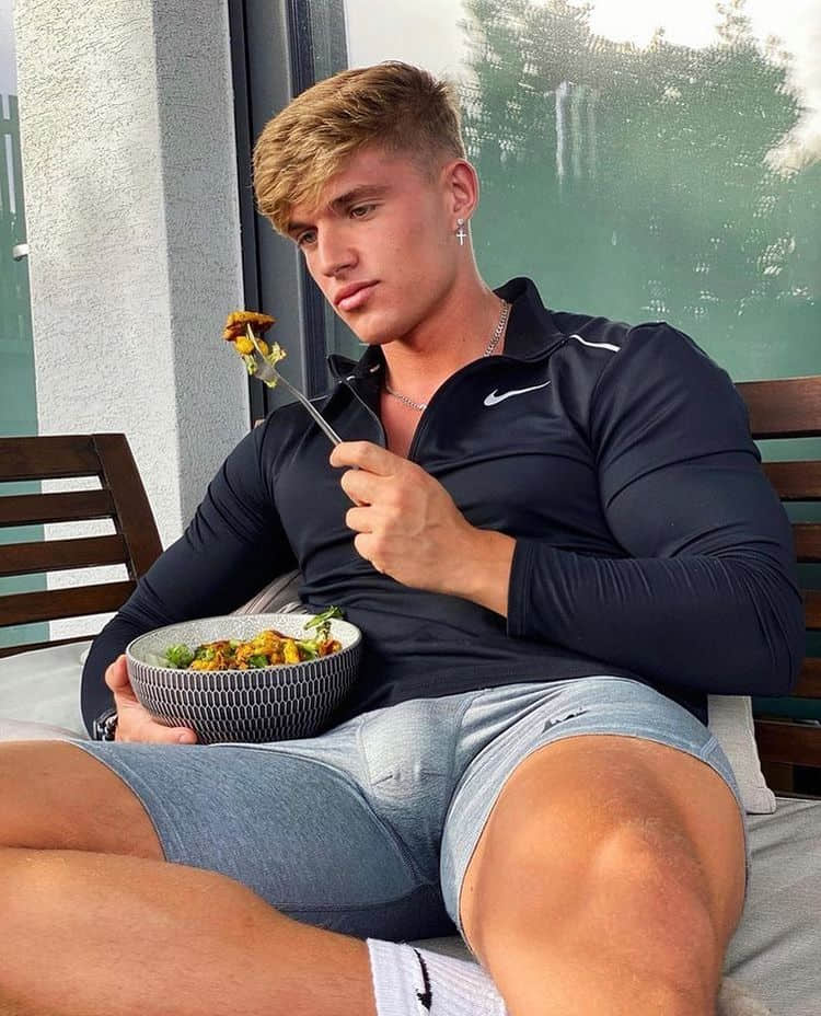 周一品肌肉|好身材阳光大男孩!想被摁在床上来回蹂躏:Paul Cassidy-NICEGAY