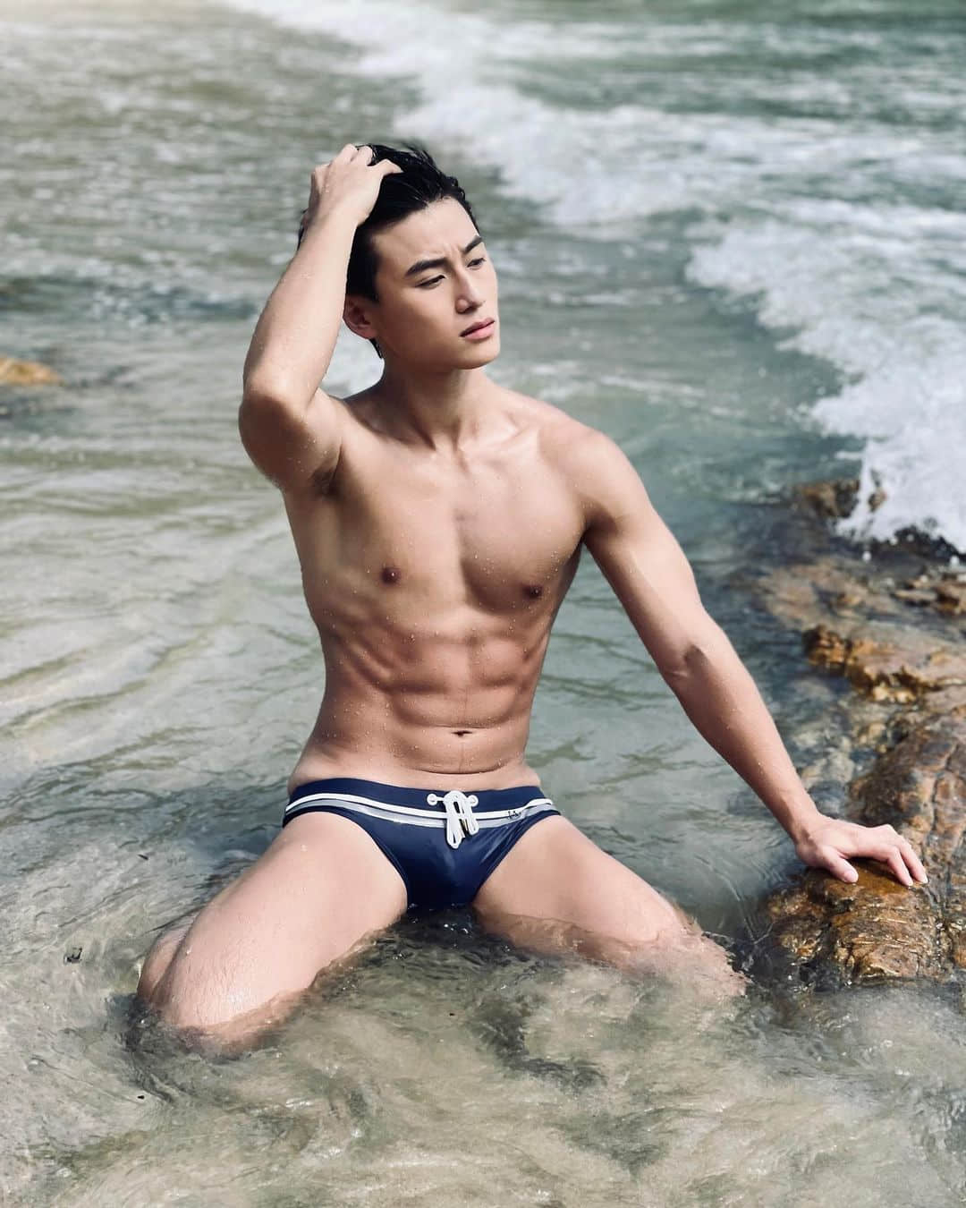 彩虹专访|猪仔包化身精壮肌!鲜肉空少获全球先生香港代表:Anthony L 罗俊豪-NICEGAY