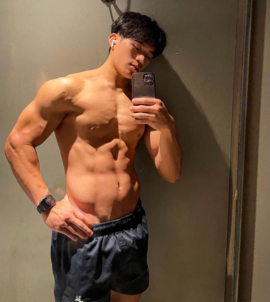 週六嚐鮮肉|想被全速衝撞! 可萌可猛的橄欖球員:Vitaly Yip-NICEGAY
