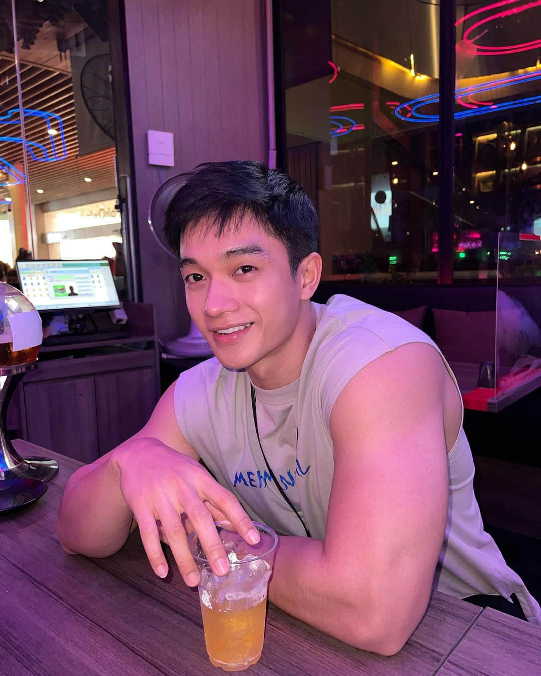 週六嚐鮮肉|笑起來像甜糖!讓人有好心情的泰國嫩 Q 肌肉男孩:Gun Gun-NICEGAY