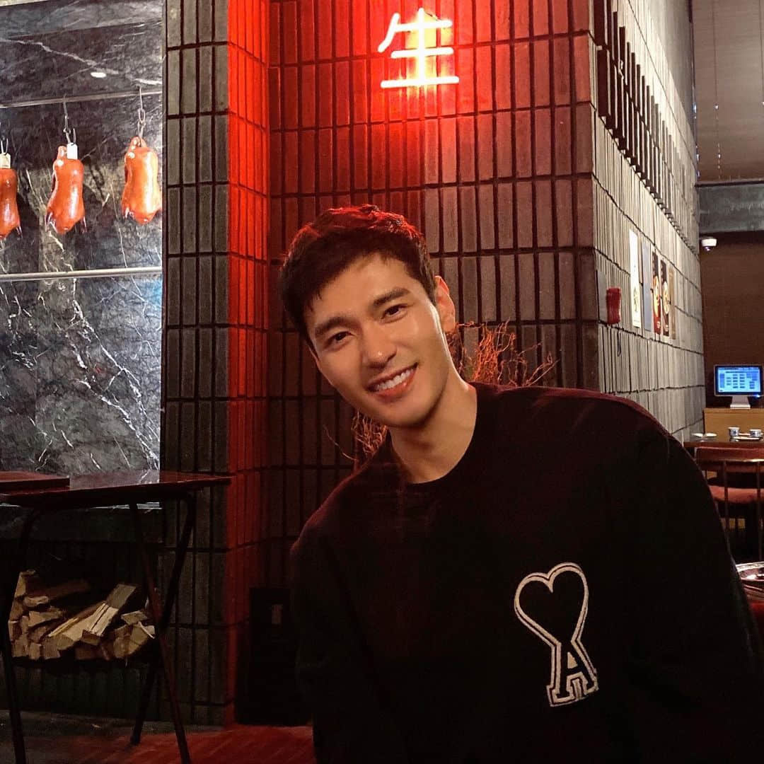 週六嚐鮮肉|耳朵懷孕了!歐巴自在切換多國語言熱唱神曲:Travys Kim-NICEGAY