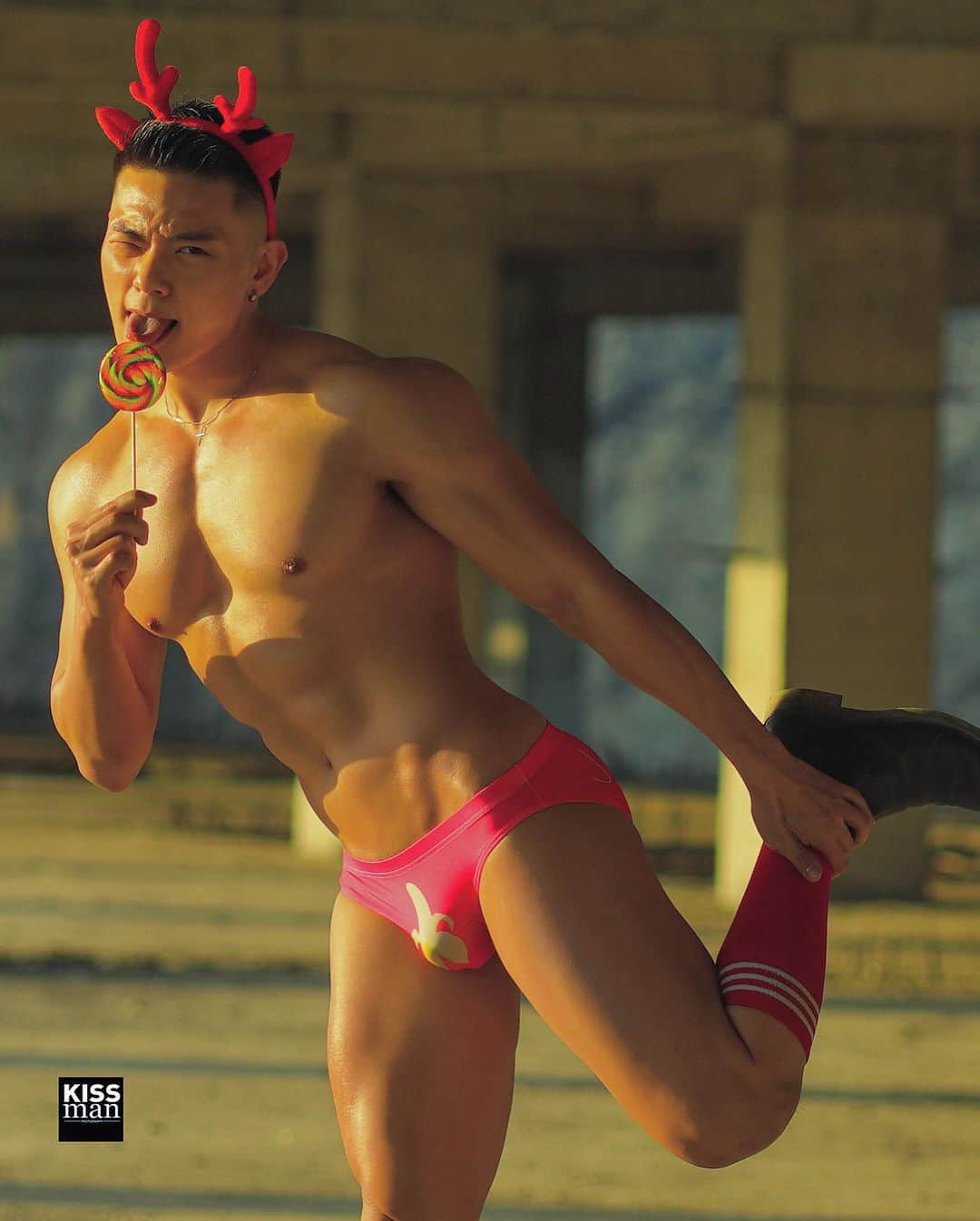週一品肌肉|淫領風騷!香港猛男驚艷登上澳洲同志雜誌:John John-NICEGAY