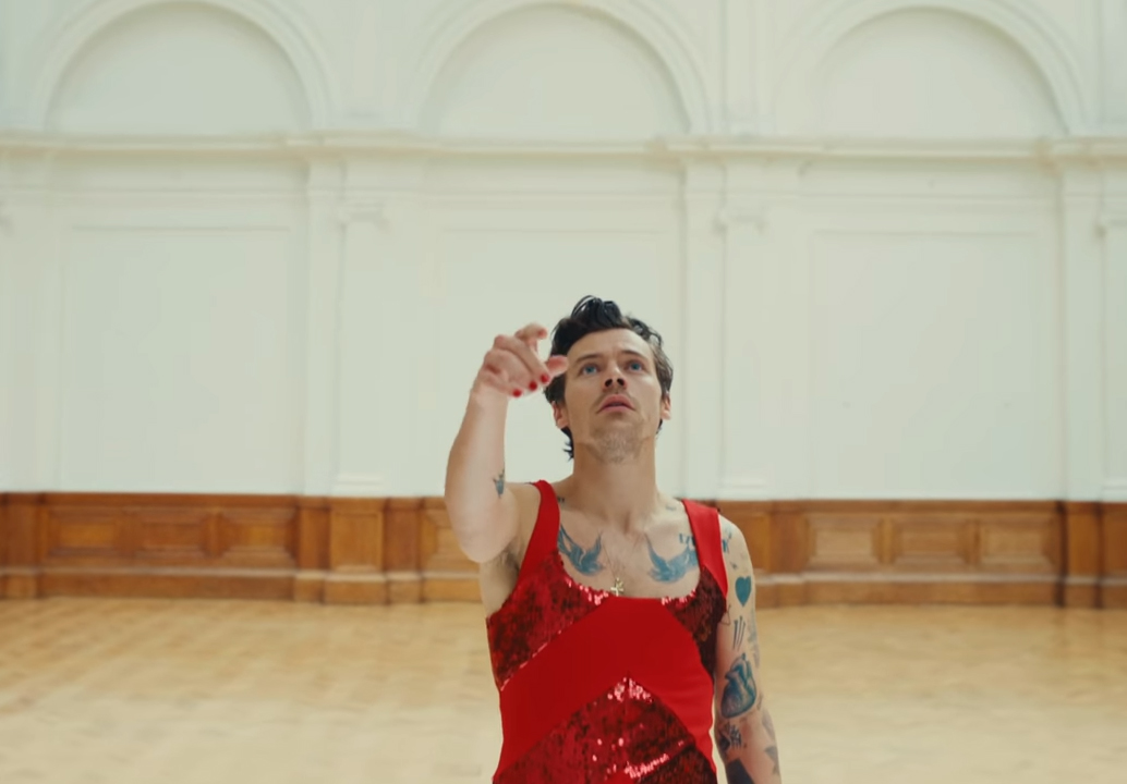 Harry Styles 主演同志電影《My Policeman》 大方分享:「我有露屁屁啦!」-NICEGAY