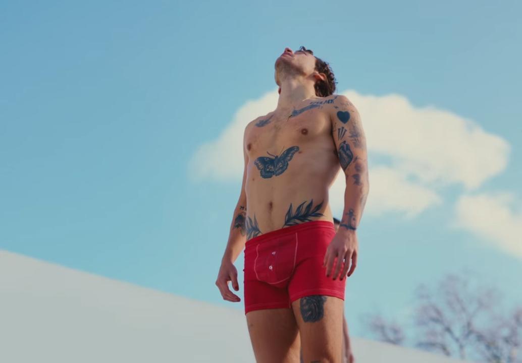 Harry Styles 主演同志電影《My Policeman》 大方分享:「我有露屁屁啦!」-NICEGAY