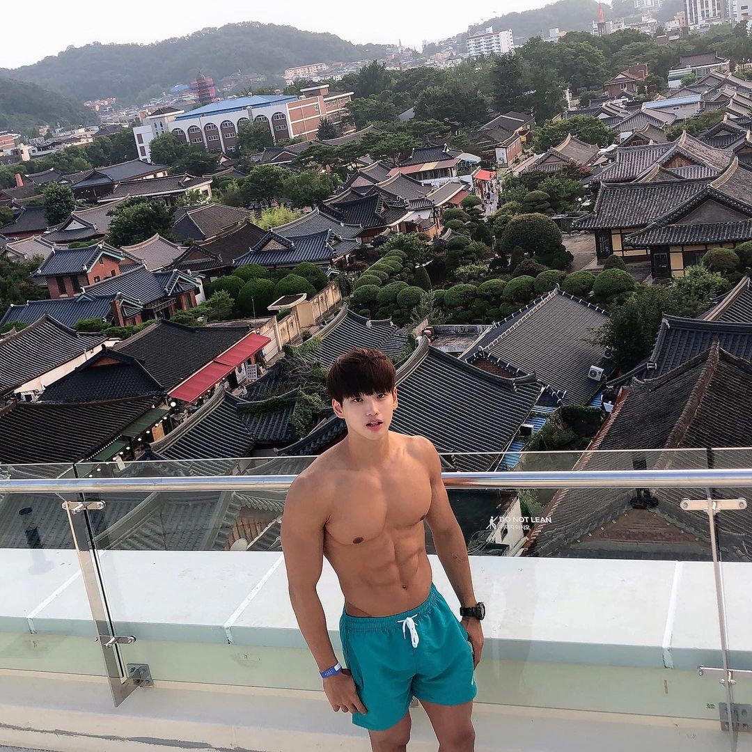 週六嚐鮮肉|讓你一「劍」鍾情的肌肉劍士 竟是個抖 M 貓奴:金藝賢-NICEGAY