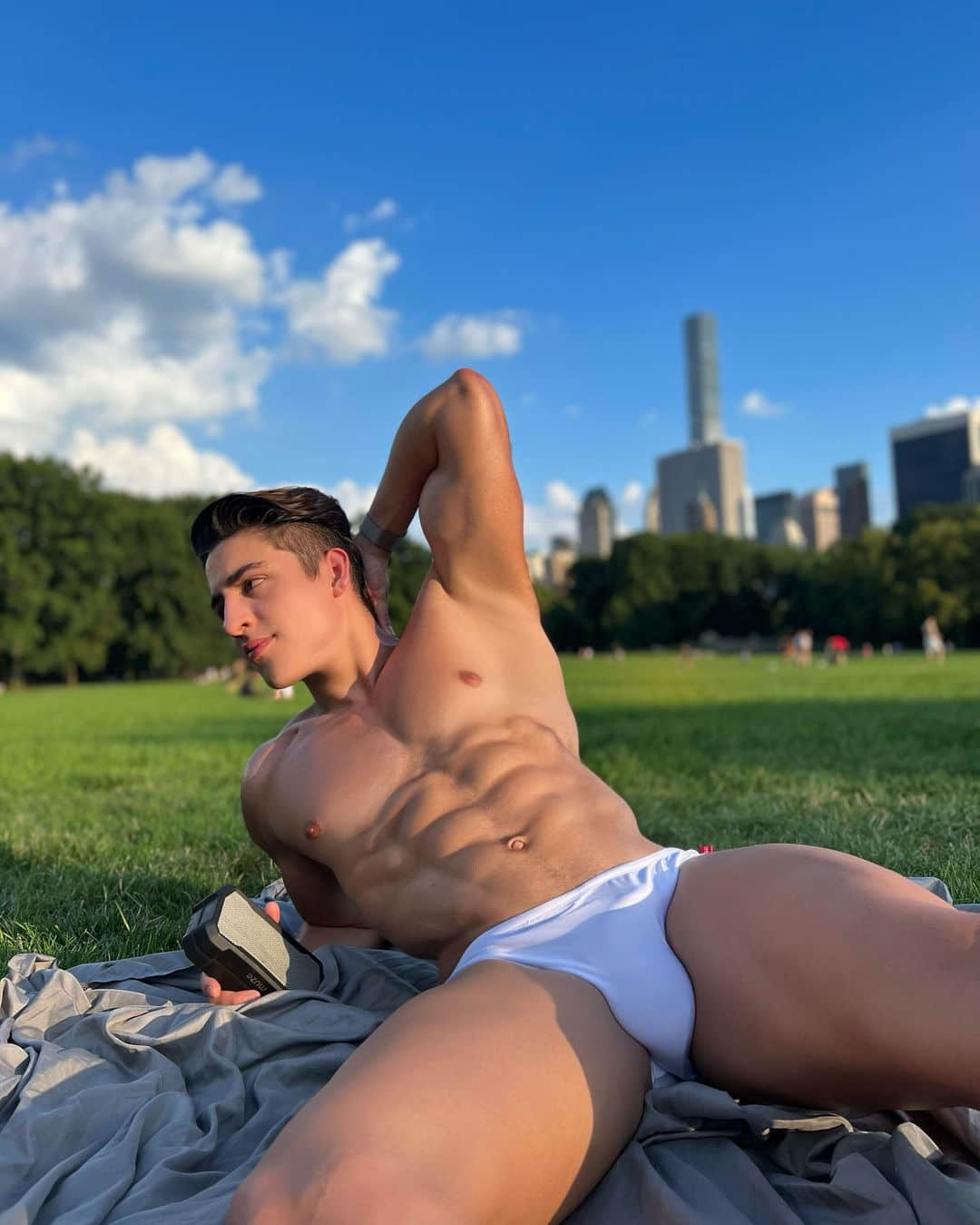 週六嚐鮮肉|下班還是要 High 到起飛! 不脫不盡興的拉丁空少:Alejandro Montoya-NICEGAY