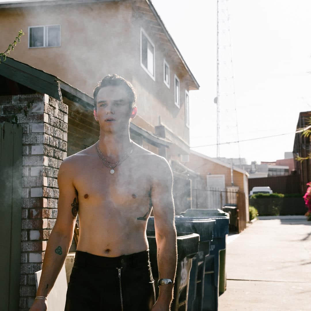 《漢娜的遺言》同志演員 Brandon Flynn 主演翻拍經典恐怖片《養鬼吃人》-NICEGAY