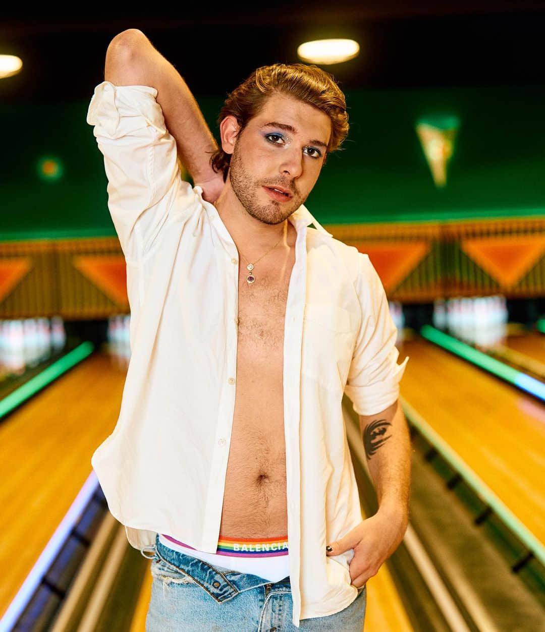 鄉村樂傳奇的深櫃兒子! Sam Williams 於新歌 MV 深吻男友、勇敢出櫃-NICEGAY