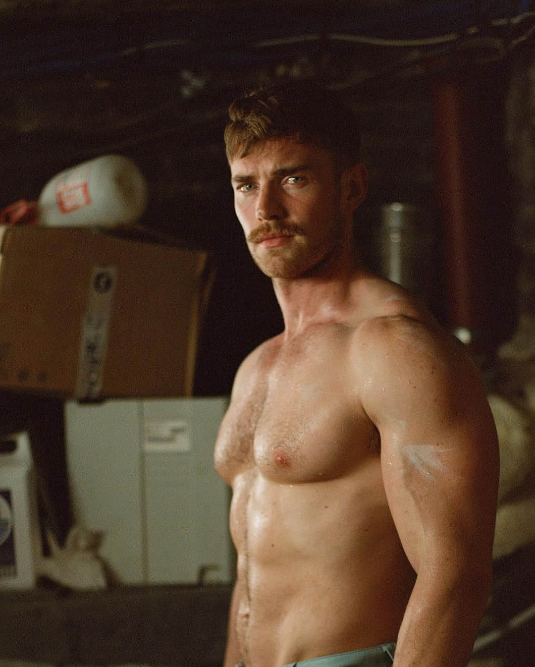 Zane Phillips 拍攝工裝寫真 引出櫃奧運滑雪名將遐想:「最擅長填縫了。」-NICEGAY