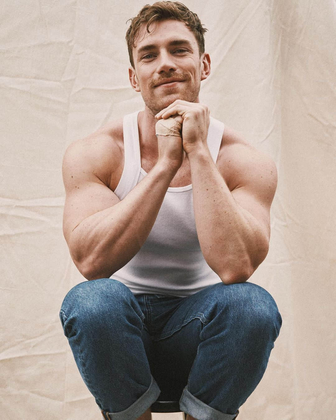 Zane Phillips 拍攝工裝寫真 引出櫃奧運滑雪名將遐想:「最擅長填縫了。」-NICEGAY