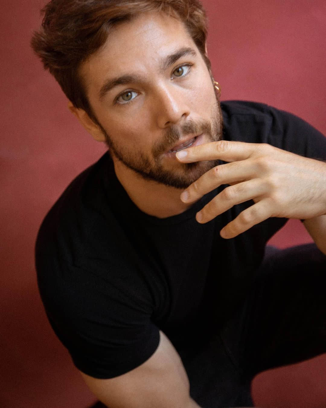 Carlos Cuevas 主演 Netflix 同志影集《微笑表錯情》 經典全裸鏡頭深得觀眾的心!-NICEGAY