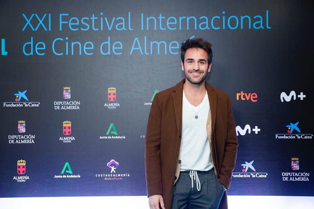 Carlos Cuevas 主演 Netflix 同志影集《微笑表錯情》 經典全裸鏡頭深得觀眾的心!-NICEGAY