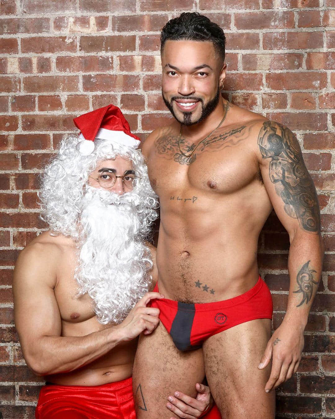 今年就由聖誕壯公公幫你送禮物 肌肉網帥瘋扮裝為派對暖身!-NICEGAY