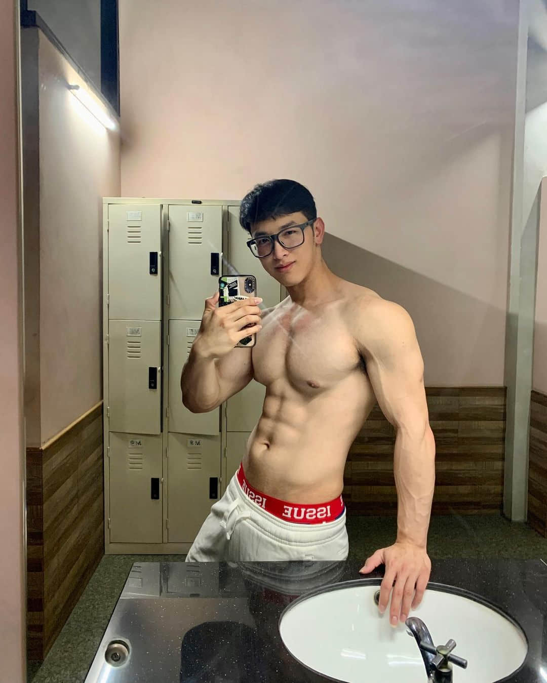 週六嚐鮮肉|眼鏡殺!健身教練「泰」有型:Prawanwith Sirisukpokar-NICEGAY