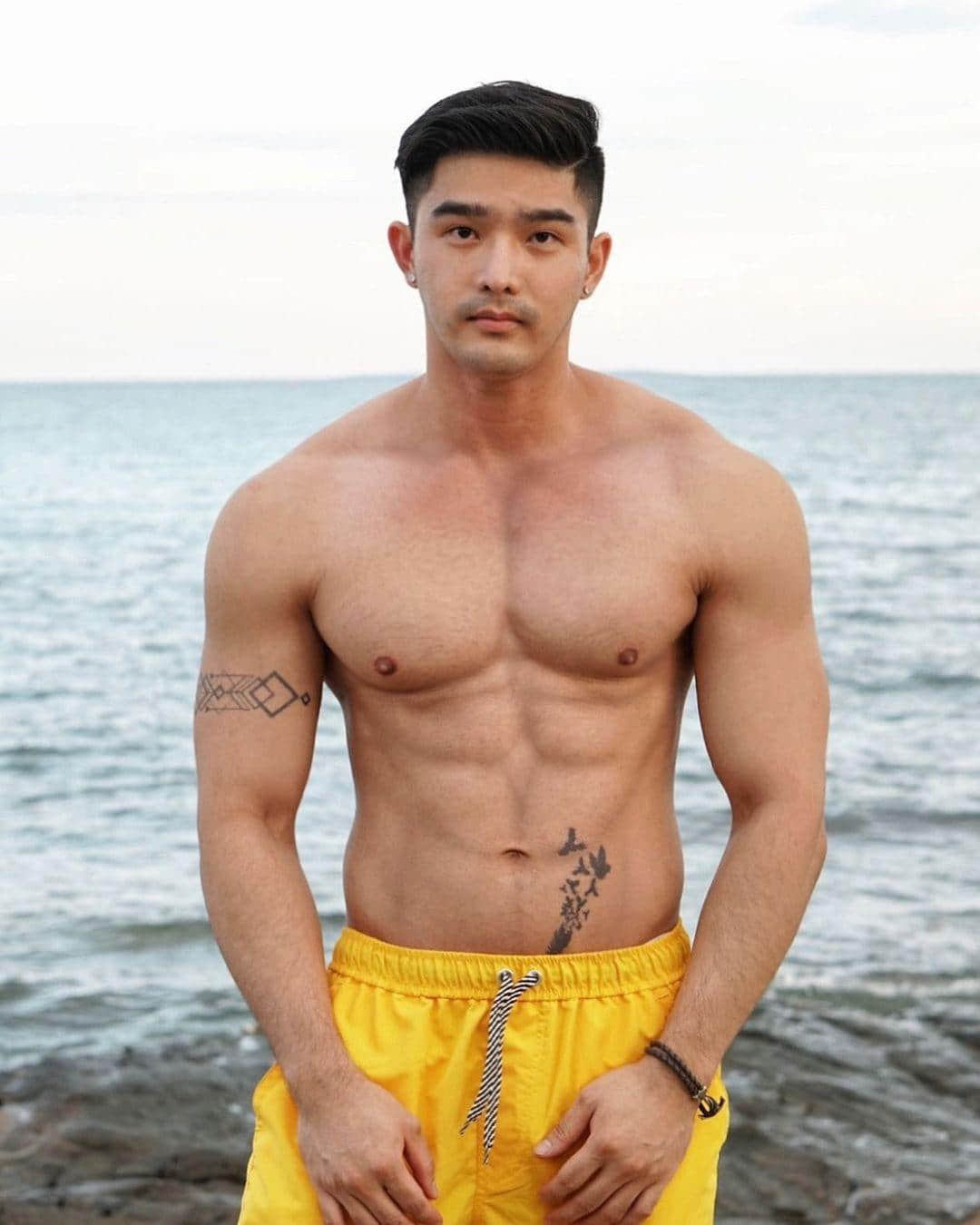 週六嚐鮮肉|把鬍渣控的心扎得癢癢的! 冷面系帥哥:Bravyboom-NICEGAY