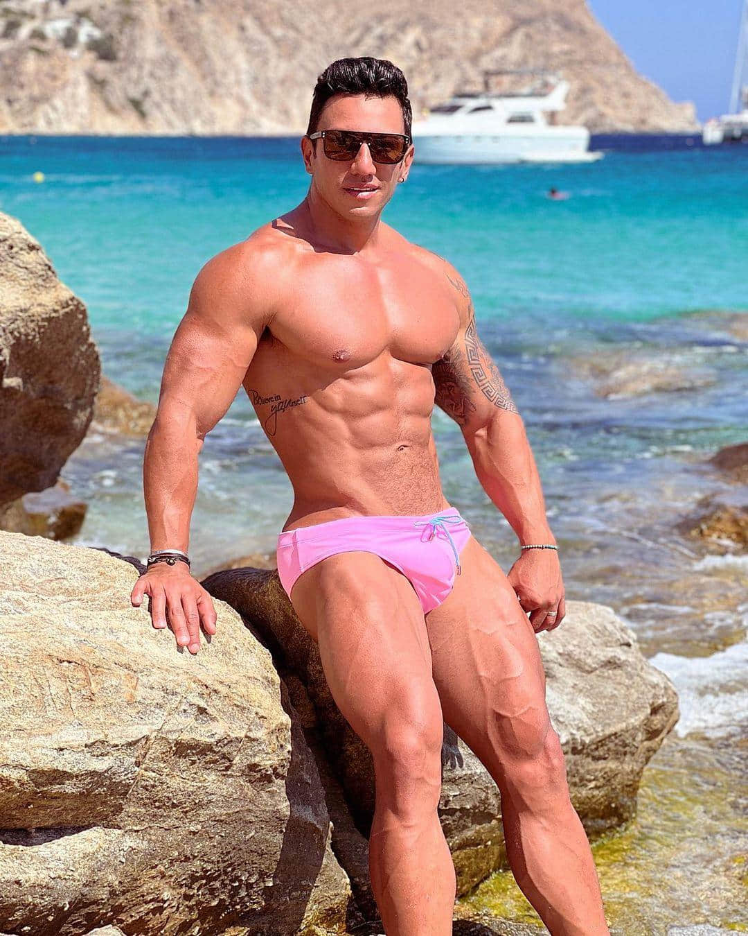 週一品肌肉|跟男模比帥! 拉丁猛男攝影師:Hector Fallas-NICEGAY
