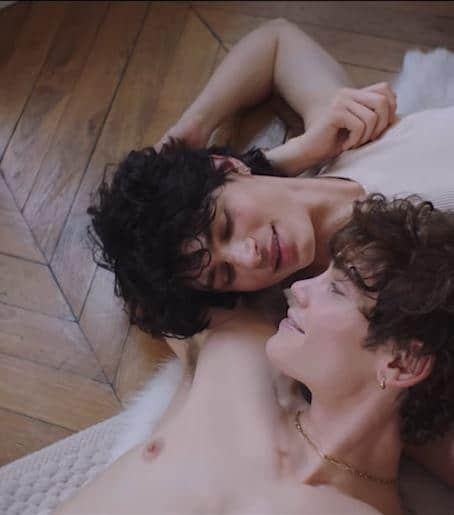 蕾哈娜邀男同志網帥擔綱廣告主角 推「無性別」香水-NICEGAY