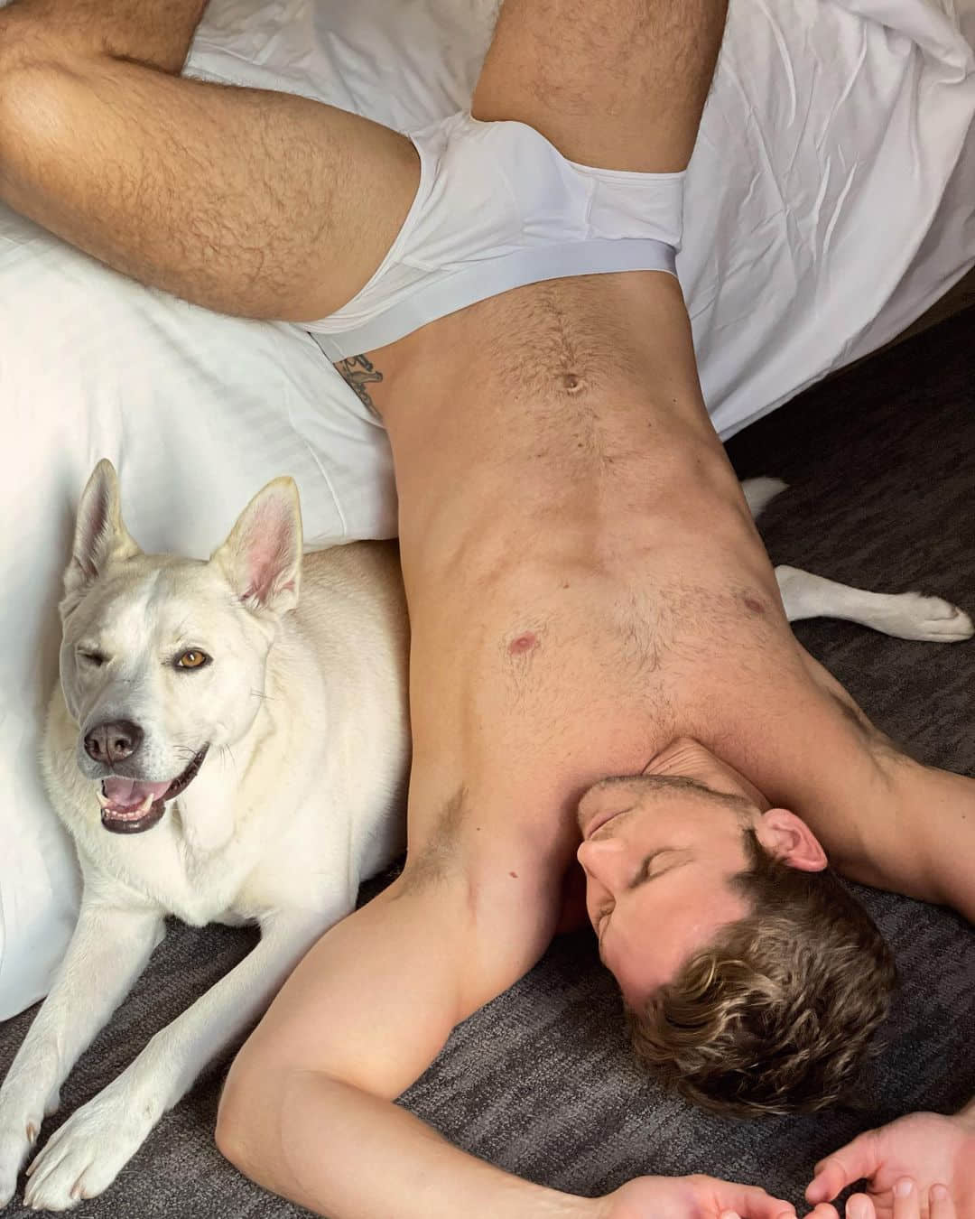 週六嚐鮮肉|開箱內褲男模的大包秘密! 同志導演:Max Emerson-NICEGAY