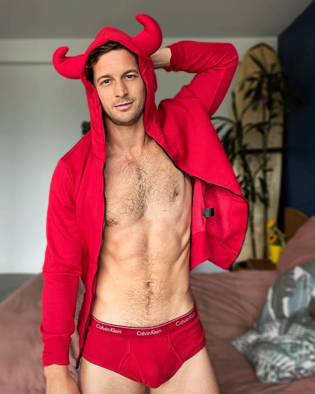 週六嚐鮮肉|開箱內褲男模的大包秘密! 同志導演:Max Emerson-NICEGAY
