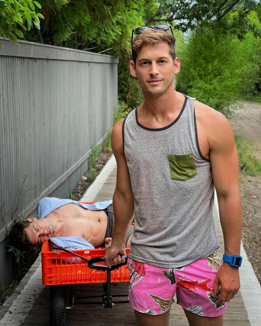 週六嚐鮮肉|開箱內褲男模的大包秘密! 同志導演:Max Emerson-NICEGAY