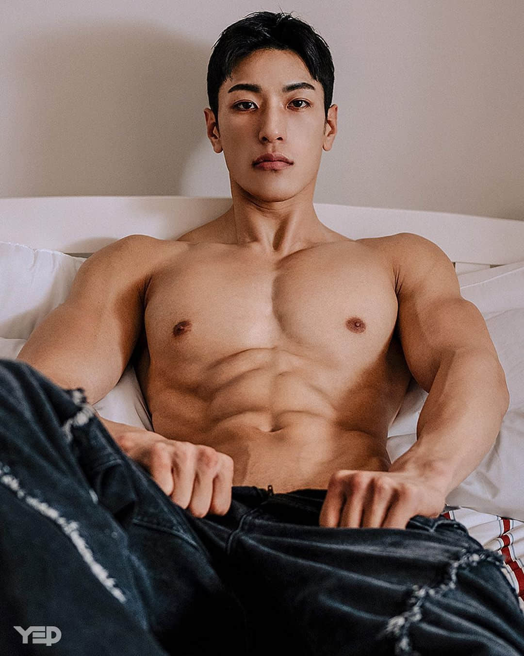 週六嚐鮮肉|壞壞der霸道總裁!人生四格照洩歐巴反差萌:炳云-NICEGAY