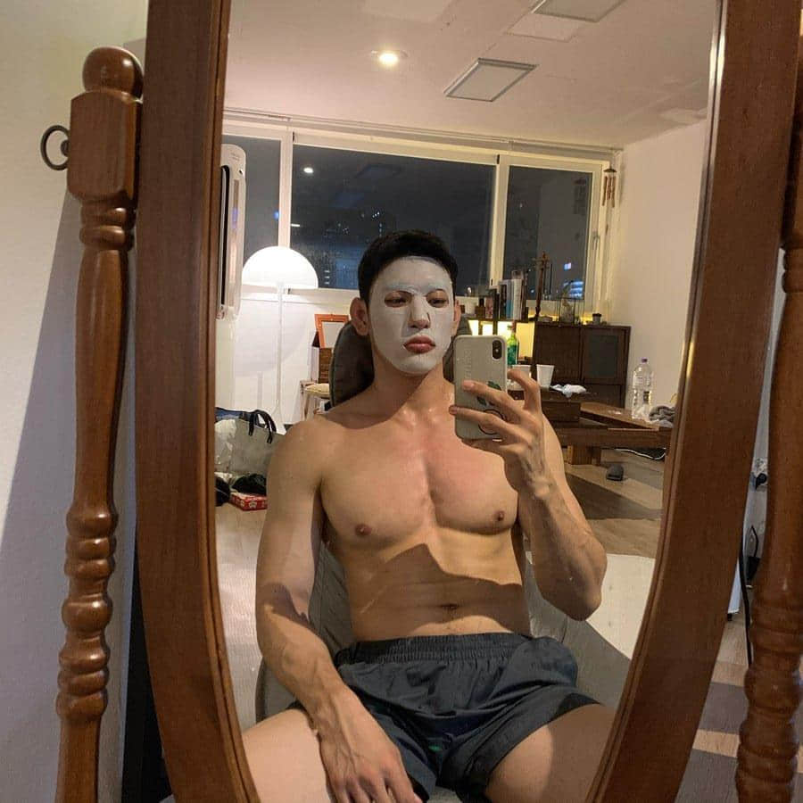 週六嚐鮮肉|壞壞der霸道總裁!人生四格照洩歐巴反差萌:炳云-NICEGAY