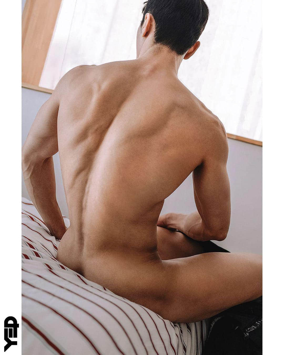 週六嚐鮮肉|壞壞der霸道總裁!人生四格照洩歐巴反差萌:炳云-NICEGAY
