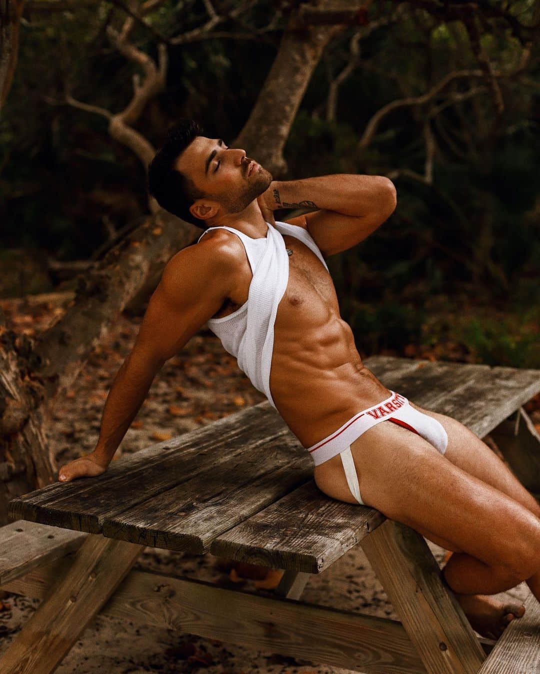 週一品肌肉|被小褲褲帥醒!跟著邁阿密男模學日常穿搭:Marcus Balliette-NICEGAY
