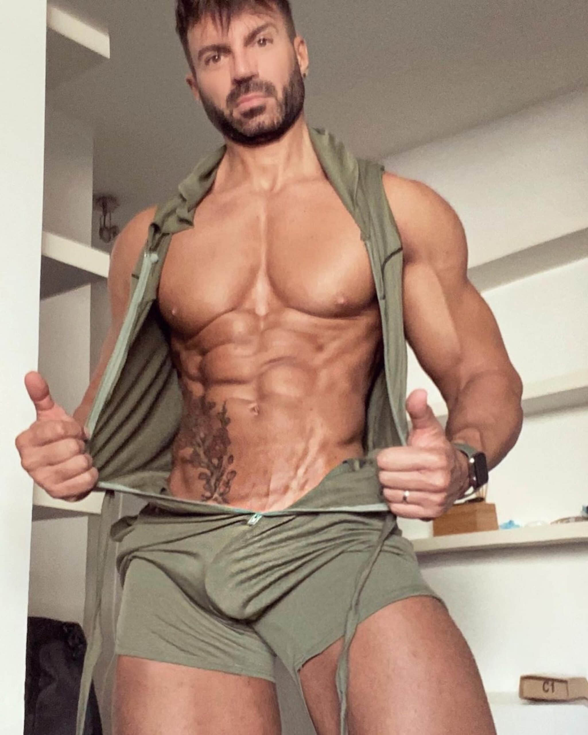 週一品肌肉|硬漢猛男天菜三人行!多愛一個人的幸福宣言:Francesco-NICEGAY