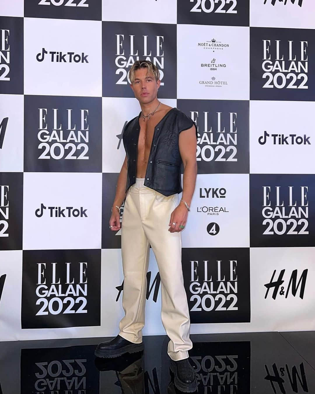 瑞典歌手自創曲向牧師爸出櫃:「如果我是 gay,要怎樣才能上天堂?」-NICEGAY