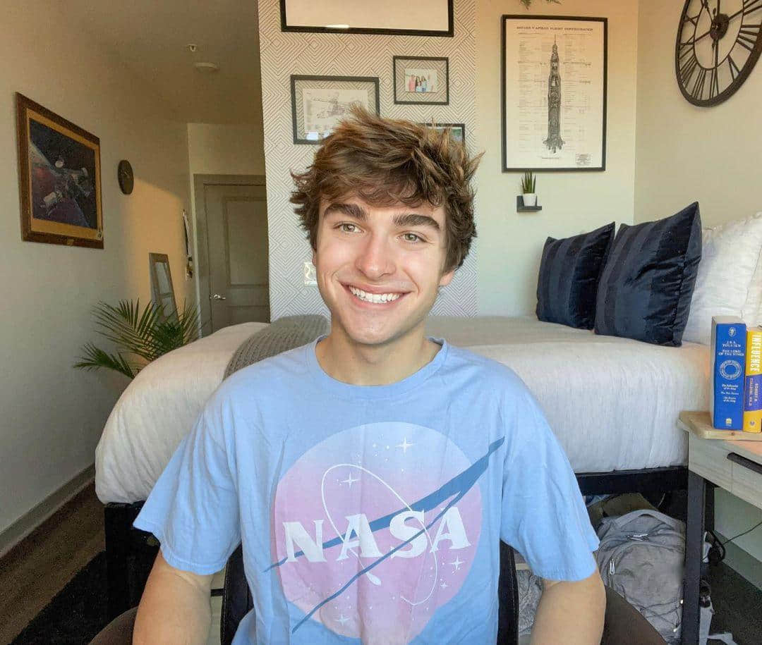 週六嚐鮮肉|哈利波特再現! 前進荒島求生的呆萌底迪:Carson Garrett-NICEGAY
