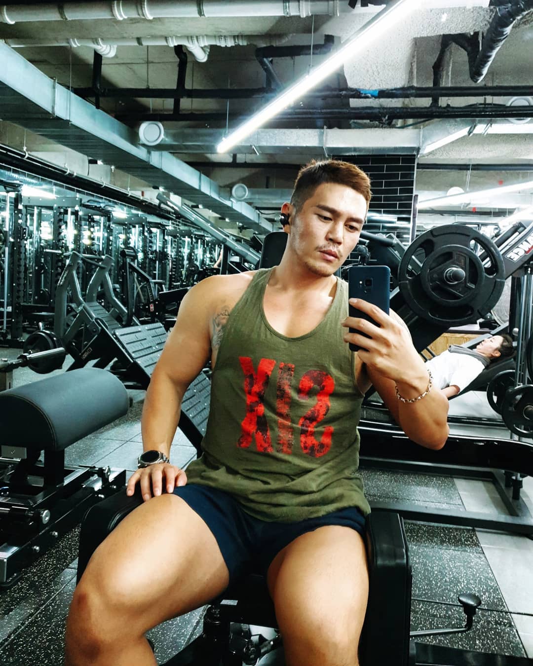 週一品肌肉|肌情四射洗剪吹!猛男歐巴髮型師:Tim park-NICEGAY