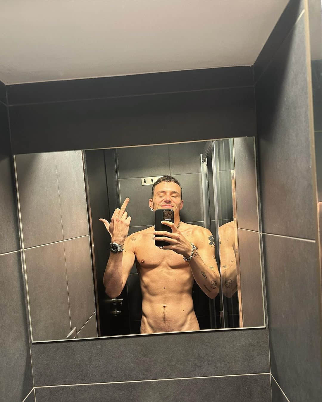 《菁英殺機》三人行鮮肉搭檔演出懸疑驚悚影集《絕對緘默》-NICEGAY