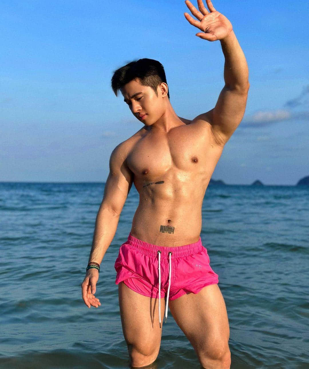 週六嚐鮮肉|條碼刺青炫腹!想「刷」一下越南潮男:Kyo Tran-NICEGAY