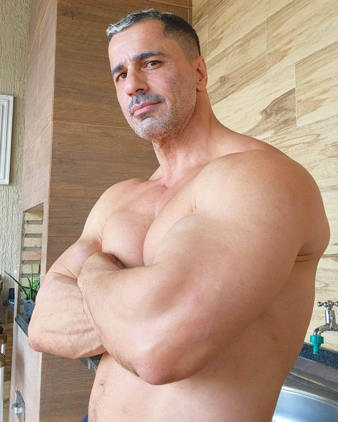 週一品肌肉|這一家好「肌」!巴西浩克老爸圈粉無數:Petrivizotto-NICEGAY