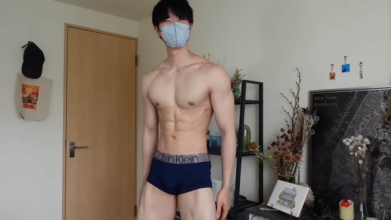 神秘口罩帥哥!? 日肌肉建築師鏡頭前換衣引網瘋:「只穿內褲最好看。」-NICEGAY