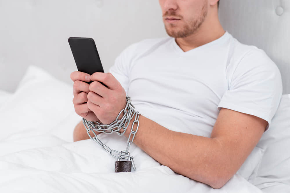 良心發現還是橫刀奪愛? 好友坦承:「你男友前幾天跟我約過。」-NICEGAY