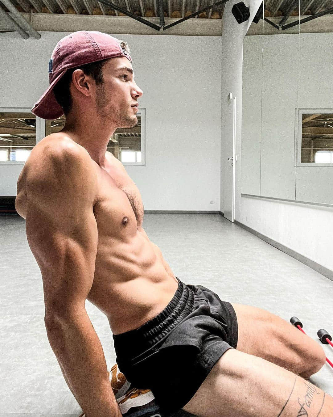 週六嚐鮮肉|激似羅伯派汀森! 奧地利貓奴男模:Peter Mairhofer-NICEGAY