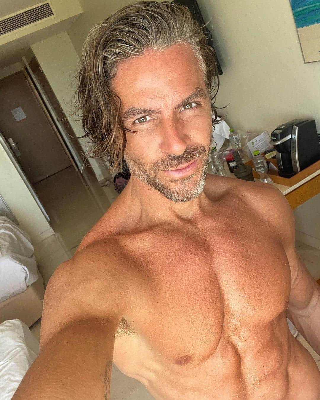 週一品肌肉|大叔的逆襲!阿根廷灰髮男模:Damian Cacciamani-NICEGAY