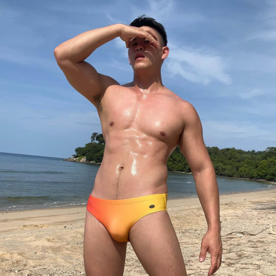 週一品肌肉|單眼皮壯熊!泰國內褲男模大秀傲人胸器:Tee-NICEGAY