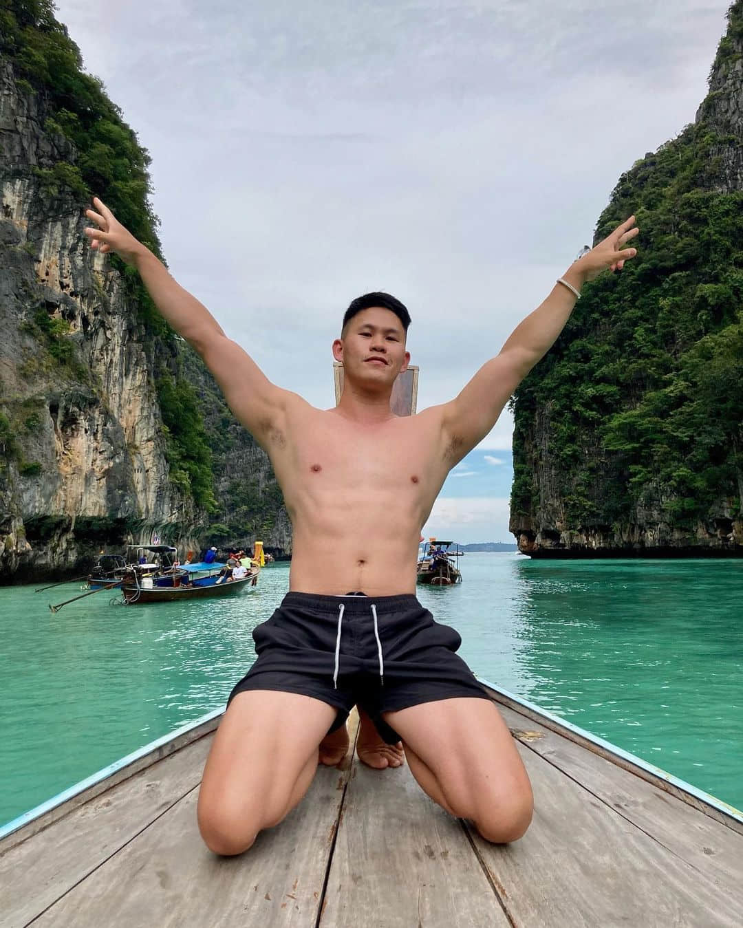 週一品肌肉|單眼皮壯熊!泰國內褲男模大秀傲人胸器:Tee-NICEGAY