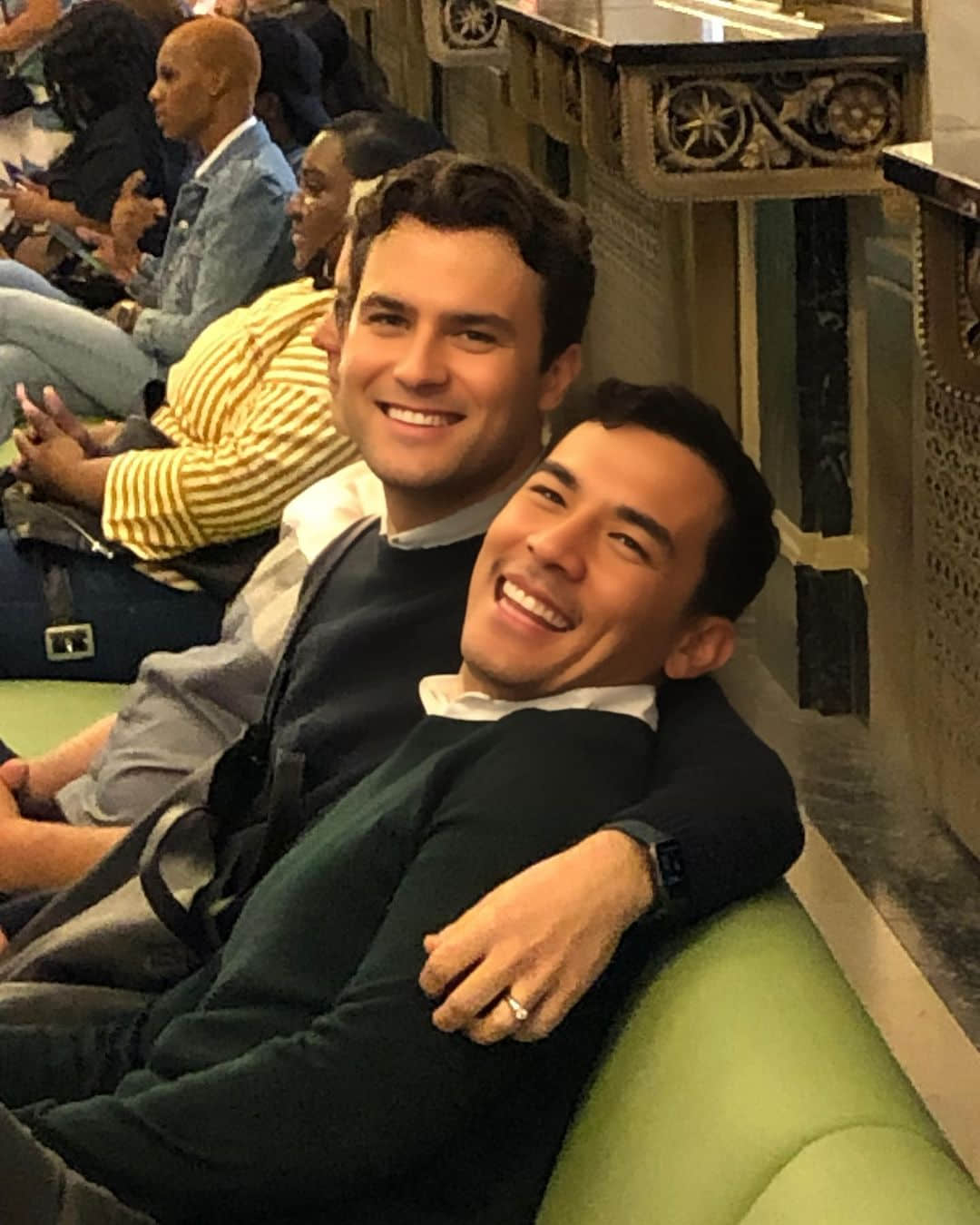 《熱戀彩虹島》同志男星 Conrad Ricamora 分享結婚喜訊-NICEGAY