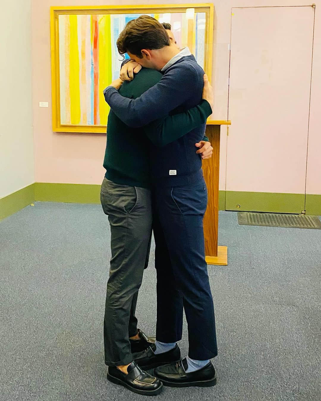 《熱戀彩虹島》同志男星 Conrad Ricamora 分享結婚喜訊-NICEGAY