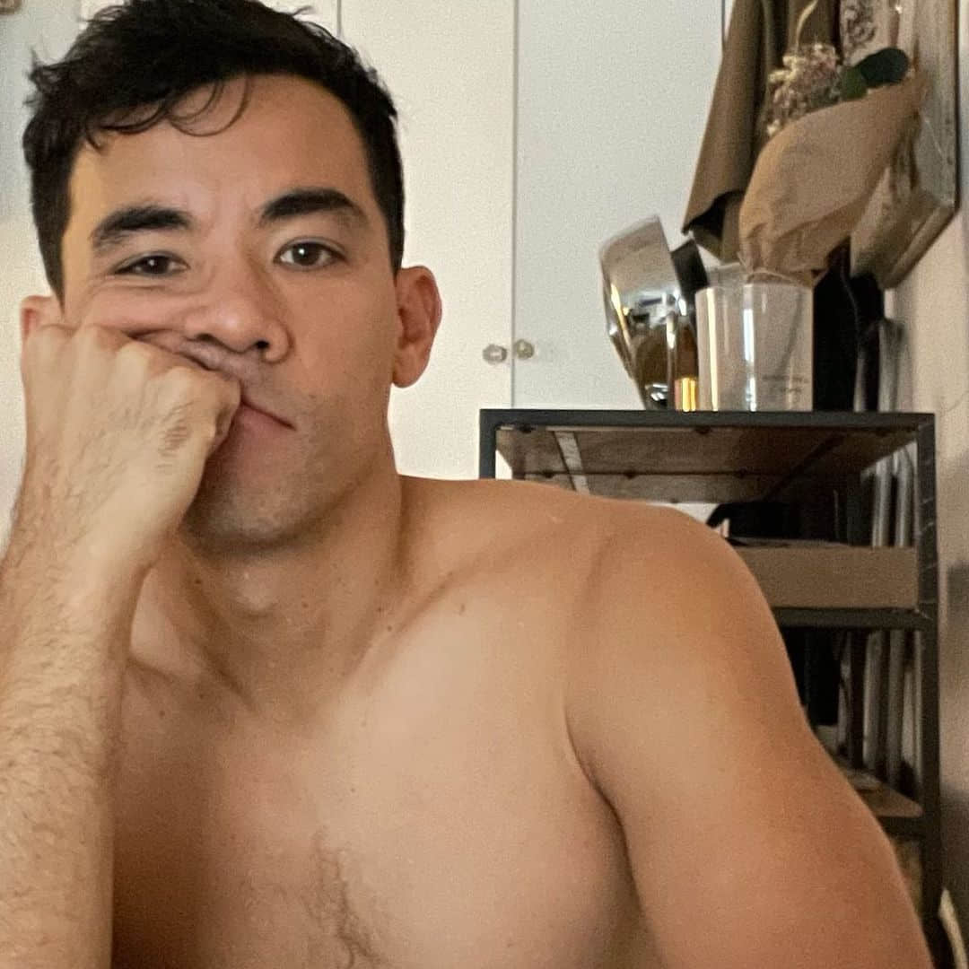 《熱戀彩虹島》同志男星 Conrad Ricamora 分享結婚喜訊-NICEGAY