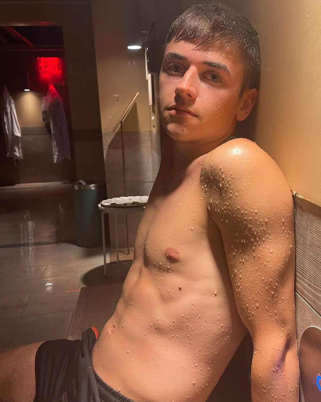 27 歲年齡差! 壯熊警官與奶狗嫩弟共譜忘年戀-NICEGAY