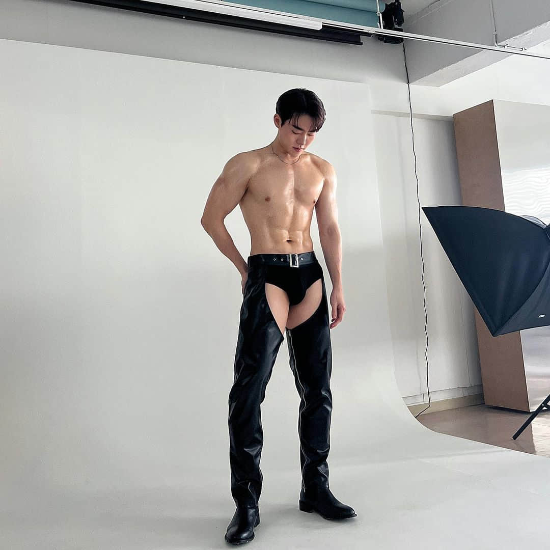 週六嚐鮮肉|挖空褲檔讓你看個夠!韓國男模大解放:高兌源-NICEGAY